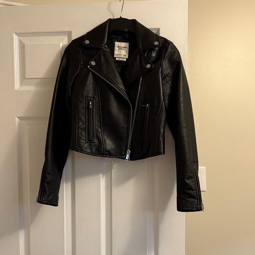 Abercrombie & Fitch Women's Sleek Black Leather Jacket